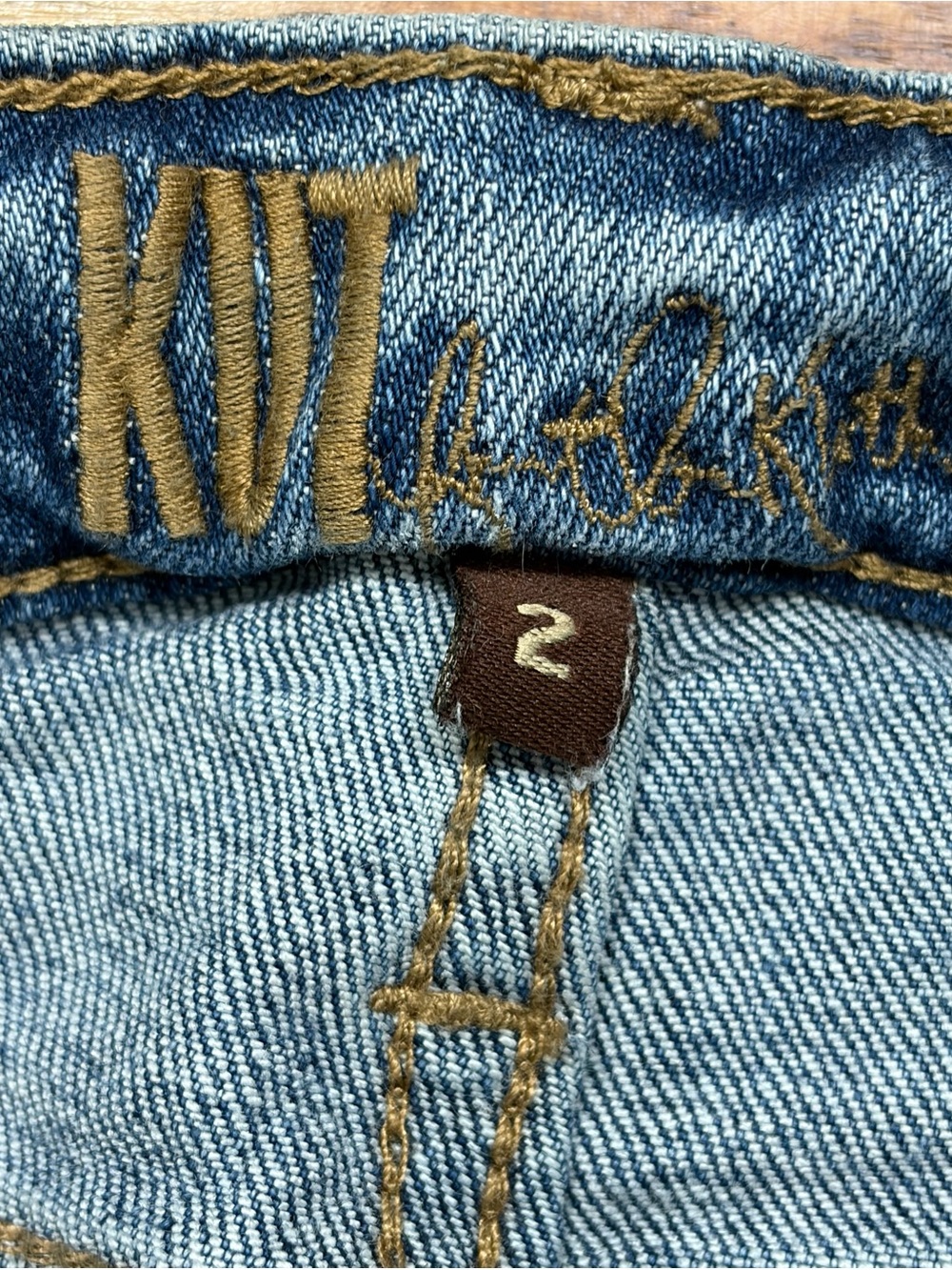 Kut from the Kloth Distressed Raw Cutoff Denim Shorts sz 2 - Picture 4 of 9